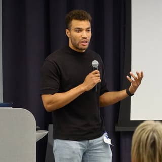 Dr. med. Jonathan Apasu